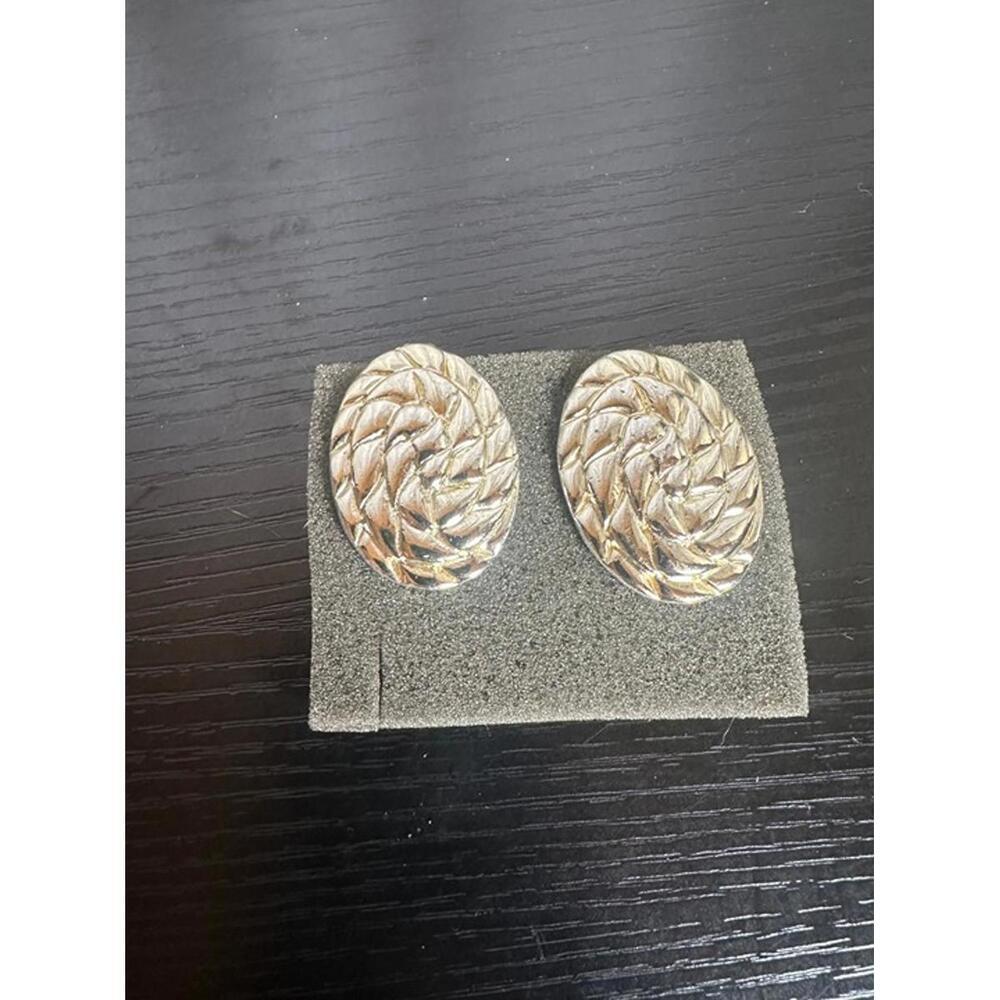 Vintage Swirl Clip-On Earrings – Silver & Gold Tone Textured Design